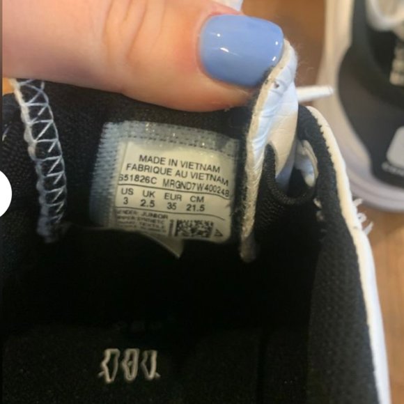 White/Black Converse Shoes (Size US 3/UK 35) - Picture 5 of 5